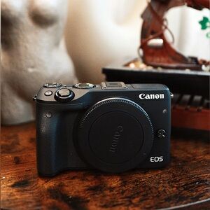 CANON M3 MINT CONDITION (BODY ONLY)